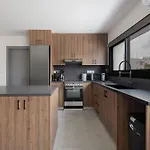 Urban Habitat & מלון דירות ניקוסיה