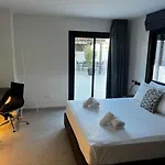公寓式酒店 Urban Habitat & 4*