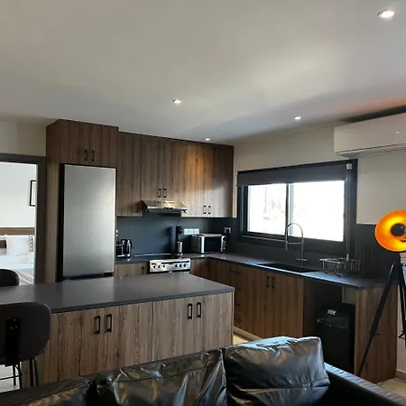 Urban Habitat & Гостевой дом Никосия