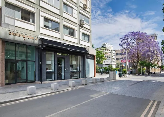 Гостевой дом Urban Habitat & 4*