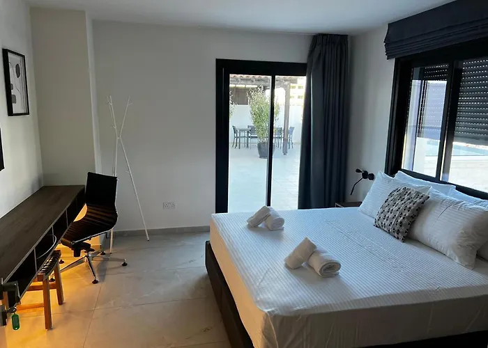 Гостевой дом Urban Habitat & 4*